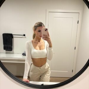 Léanne Lévesque Instagram - 🫧🩰✨