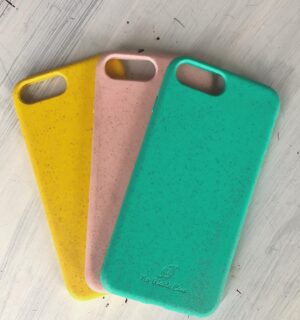 Léanne Lévesque Instagram - Mon premier selfie de miroir 😅 mais j’ai une bonne raison c’est parce que je veux show off mon nouveau case de cellulaire biodégradable et 100% écologique de la compagnie QUÉBÉCOISE @nowastecase 💙 Il est fabriqué à base de paille de blé recyclé ♻️ et pour chaque case vendue, un arbre sera planté 🌳 On aime ça les compagnies avec une conscience écologique ! Je vous laisse mon code promo llevesque2020 qui vous donne droit à 5$ de rabais sur votre commande && je vous met en swipe up une photo des cases sans filtre pour que vous puissiez voir leur couleur et leur beau petit grain naturel ✨