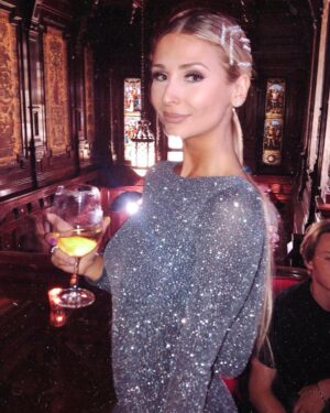 Léanne Lévesque Instagram - About last night ✨ Makeup by @l.a.divine 💄