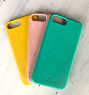Léanne Lévesque Instagram - Mon premier selfie de miroir 😅 mais j’ai une bonne raison c’est parce que je veux show off mon nouveau case de cellulaire biodégradable et 100% écologique de la compagnie QUÉBÉCOISE @nowastecase 💙 Il est fabriqué à base de paille de blé recyclé ♻️ et pour chaque case vendue, un arbre sera planté 🌳 On aime ça les compagnies avec une conscience écologique ! Je vous laisse mon code promo llevesque2020 qui vous donne droit à 5$ de rabais sur votre commande && je vous met en swipe up une photo des cases sans filtre pour que vous puissiez voir leur couleur et leur beau petit grain naturel ✨