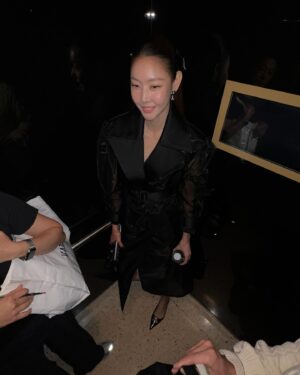 Lee Bom Instagram - 진짜 진짜 멋있는 혜진언니. 웃을때 보조개 너무 좋아요🫶🏻
바쁜 일정이 행복하면서도 아쉽다ㅜㅜ
항상 많은걸 느끼고 배우게 되는 출장! 
또가요 이멤버 리멤버🛫