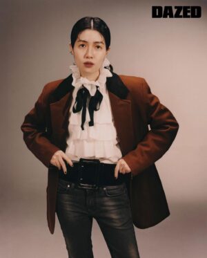 Lee Bom Instagram - 멋졌던 심은경 배우님 🥹@ekshim_ 🫶🏻

@dazedkorea 
@bebekimxx 
@pakbae 
@bit.boot_naejoo
