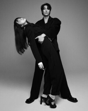 Lee Bom Instagram - 2023.03 ELLE KOREA 김영광 
#디즈니플러스 #사랑이라말해요 

❤️‍🩹

@aksakfn12 
@photokyj80 
@hairmon_ 
@imhrim