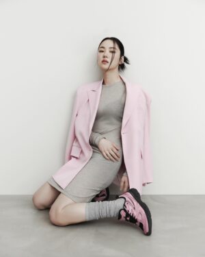 Lee Bom Instagram - 🩶@jeon.yeobeen #전여빈 🩶

💗
@fila_korea 
@jangdukhwa 
@iljung_lee 
💗