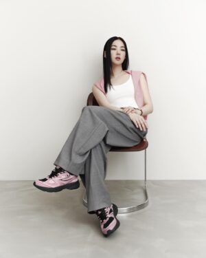 Lee Bom Instagram - 🩶@jeon.yeobeen #전여빈 🩶

💗
@fila_korea 
@jangdukhwa 
@iljung_lee 
💗