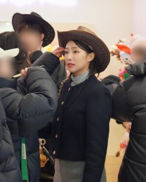 Lee Bom-so-ri Instagram - -
달려라 달려 김지원~!~!~!👻💓