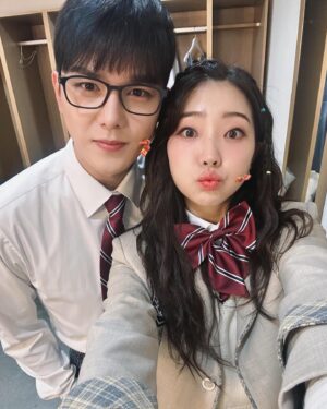 Lee Bom-so-ri Instagram - -
🌸4월은 너의 거짓말🌸
드디어 Open!
같이 기적을 만들어 나갈 사람~~~~💫
여기 여기 붙어라🙋‍♀️💗

“끝까지 달려 난 할 수 있어
두려운 오늘을 버티고
다시 찾아올 내 꿈을 믿어
내일의 내가 저기 서 있어
어두운 회색 하늘 아래
당당하게 빛을 내며 달려봐”

예술의 전당 CJ 토월극장,
2024.6.28~2024.08.25