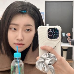 Lee Bom-so-ri Instagram - -
비로소 보낸다, 나의 지원!
너무 너무 소중한 우리 #야한사진관 팀!
모든 순간 감사했습니다😭
정말 많이 사랑해요❤️
그리고 끝까지 함께해준 모든 분들께도 감사를..🫶🏻