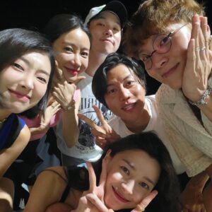Lee Bom-so-ri Instagram - -
비로소 보낸다, 나의 지원!
너무 너무 소중한 우리 #야한사진관 팀!
모든 순간 감사했습니다😭
정말 많이 사랑해요❤️
그리고 끝까지 함께해준 모든 분들께도 감사를..🫶🏻