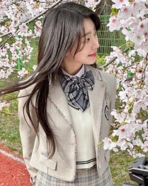 Lee Bom-so-ri Instagram - -
뮤지컬 🌸4월은 너의 거짓말🎹🎻🌸

예술의전당 CJ 토월극장
2024.6.28~8.25

짧고 굵게, 발버둥 칠 예정!
많이 보러와주실거죠?💌
-
#YourLieInAprilMusical
#YourLieInApril
#4월은너의거짓말