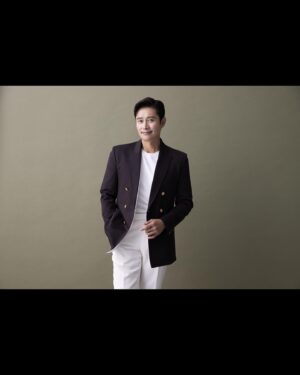 Lee Byung-hun Instagram - 8월 9일 대개봉
#콘크리트유토피아 #CONCRETEUTOPIA
