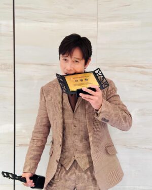 Lee Byung-hun Instagram - 순금
#부일영화상 #남우주연상 #콘크리트유토피아 #2023BIFF