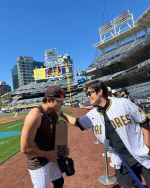 Lee Byung-hun Instagram - 스타디움에 울려퍼지던 하성킴! 멋지다!

@visitcaliforniakorea @visitsandiego #캘리포니아관광청  #TheUltimatePlayground