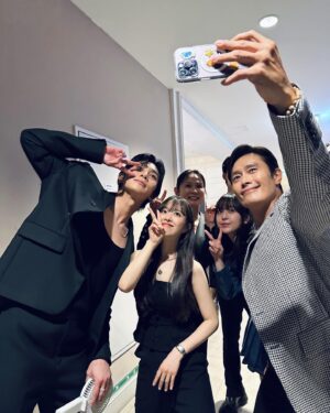 Lee Byung-hun Instagram - D-1 영화 #콘크리트유토피아