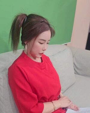 Lee Chae-dam Instagram - 어제 오랜만에 유튜브 "  아는성님 " 찰영하고 왔어요^^

여러분들이 저 채담이에게 궁굼증이 많아서 그 중에 제~일 자극적인 부분을 중점으로 답변해드렸ㅇㅓ요^^ 기대하세요!!!

그리고 " 레이디유로 비뇨기과의원 " 많이 많이 찾아주세요~💕

원장님 여러분들의 고민을 말끔히 해결해드립니다🔥🔥🔥🔥🔥

유튜브 " 아는성님 "  참고 하시고 숙지하고 방문하면 더욱 도움되겠쥬~^^

#아는성님 #레이디유로비뇨기과의원 #유튜브 #비뇨의학과 #남성여성병원