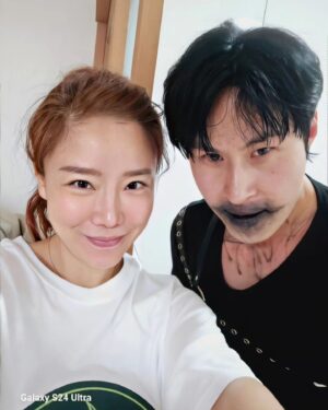 Lee Chae-dam Instagram - 어제 저희 파주 채담Studio에서 영화 원더우먼 찍고 간 도윤이 오빠.
피터역과 괴물 역인 멀티가 가능한 배우 도윤이 오빠 홧팅^^

#채담스튜디오 #chaedam_studio #채담Studio #민도윤 #지성 #이채담