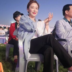 Lee Chae-dam Instagram - 구리 유채꽃 축제 다녀왔어요~^^
KCM님 넘 멋찌고, 최민호님 쇼맨십 굿이고, 바다님 보이스는 하늘을 찌르네용~💕 마지막은 불꽃놀이 🎆
