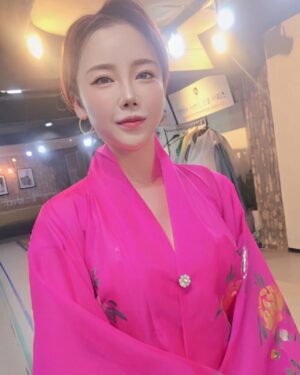 Lee Chae-dam Instagram - 한국의 미 한복~🌸 백금자 원장님의 작품💕💕💕💕💕💕💕
너~무 이쁜 한복...
강릉 신사임당 한복 대회를 위해 입어봤어요^^

#백금자 #한복 #강릉신사임당한복대회