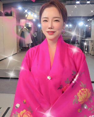 Lee Chae-dam Instagram - 한국의 미 한복~🌸 백금자 원장님의 작품💕💕💕💕💕💕💕
너~무 이쁜 한복...
강릉 신사임당 한복 대회를 위해 입어봤어요^^

#백금자 #한복 #강릉신사임당한복대회