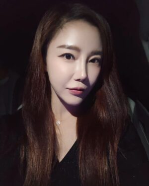 Lee Chae-dam Instagram - @mjskinclinic

V&M 에서 울쎄라 한지 벌써 7개월이 되었는데, 어머머 아직까지 탄력이!!!!!
초~대박!!!!!!!

울쎄라가 생각보다 많이 아프진 않았지만, 피부가 얼얼하더라구용 ㅜㅜ

이뽀지려면 참아야죠^^

너무 친절하시고, 주차도 편해서 너무 좋았다능~^^

#울쎄라 #써마지 #울써마지 #커스텀울쎄라 #커스텀써마지 #브이앤엠제이피부과성형외과 #브이앤엠제이피부과 #엠제이피부과#브이앤엠제이