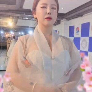 Lee Chae-dam Instagram - #강릉 한복모델 선발대회참가
#선녀같이 한복입고...🌸🌸🌸🌸🌸🌸🌸