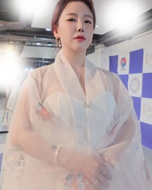Lee Chae-dam Instagram - #강릉 한복모델 선발대회참가
#선녀같이 한복입고...🌸🌸🌸🌸🌸🌸🌸