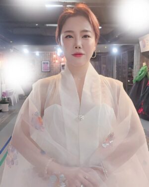 Lee Chae-dam Instagram - #강릉 한복모델 선발대회참가
#선녀같이 한복입고...🌸🌸🌸🌸🌸🌸🌸
