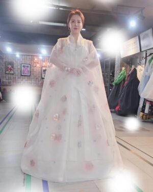 Lee Chae-dam Instagram - #강릉 한복모델 선발대회참가
#선녀같이 한복입고...🌸🌸🌸🌸🌸🌸🌸