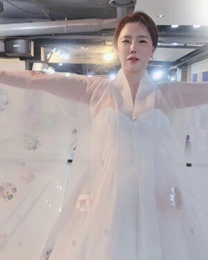 Lee Chae-dam Instagram - #강릉 한복모델 선발대회참가
#선녀같이 한복입고...🌸🌸🌸🌸🌸🌸🌸