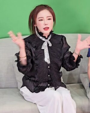 Lee Chae-dam Instagram - 어제 오랜만에 유튜브 "  아는성님 " 찰영하고 왔어요^^

여러분들이 저 채담이에게 궁굼증이 많아서 그 중에 제~일 자극적인 부분을 중점으로 답변해드렸ㅇㅓ요^^ 기대하세요!!!

그리고 " 레이디유로 비뇨기과의원 " 많이 많이 찾아주세요~💕

원장님 여러분들의 고민을 말끔히 해결해드립니다🔥🔥🔥🔥🔥

유튜브 " 아는성님 "  참고 하시고 숙지하고 방문하면 더욱 도움되겠쥬~^^

#아는성님 #레이디유로비뇨기과의원 #유튜브 #비뇨의학과 #남성여성병원