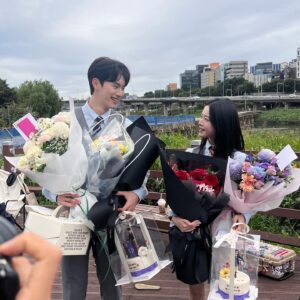 Lee Chae-min Instagram - 너무나도 행복한 시간이었습니다.
하이라키의 감독님, 스테프분들, 
그리고 배우들까지 모두 함께 
작업할 수 있어서 영광이었고, 
감사했습니다.
하이라키와 강하를 사랑해주신
모든 분들께 다시 한번 진심으로
감사드립니다.
앞으로도 
좋은 작품에서 좋은 모습으로
찾아뵙겠습니다.❤️
강하야 사랑한다.