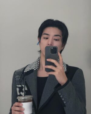 Lee Chan-hyung Instagram - SEOUL FASHION WEEK
2024 FALL WINTER
#곽현주컬렉션