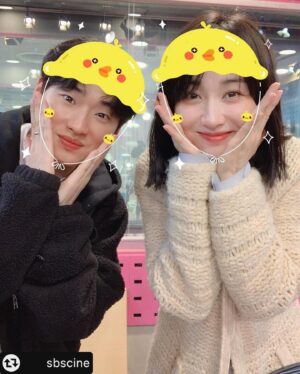 Lee Da-wit Instagram - #리그램 - @sbscine 
#박하선의씨네타운 #우리가영화롭다면 

오늘도 재밌었다!! 😆
#박하선 🐥 #이다윗 🐥

다음 주에도 화요일에 만나요 👋

#이다윗 #박하선 #꽁트 #귀로듣는_듀라마

저는 매주 화요일마다 놀러 갑니다 
래이디오 재밌다 . 영화롭다 .
