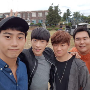 Lee Da-wit Instagram - 끝나니 시원섭섭
정치,종교,경찰
학생,투다리영업,배달
주먹 등등 각분야에서 작살나는연기 보여주신 선배님들  잠도 제대로 못자고 구하기위해 몇개월을 뛰어다닌 우리 스탭분들 
모두 모두 모오두 
고생많이하셨습니다 .
상화이 동처리 마니히 정후이 그리고 상미 
안녕