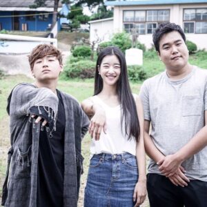 Lee Da-wit Instagram - 끝나니 시원섭섭
정치,종교,경찰
학생,투다리영업,배달
주먹 등등 각분야에서 작살나는연기 보여주신 선배님들  잠도 제대로 못자고 구하기위해 몇개월을 뛰어다닌 우리 스탭분들 
모두 모두 모오두 
고생많이하셨습니다 .
상화이 동처리 마니히 정후이 그리고 상미 
안녕