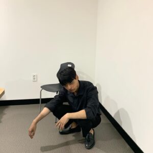Lee Da-wit Instagram - 그렇게 인사하고 다녔는데 
아무도 대답해주지 않았다 
조금 속상하다.

#호텔델루나