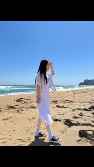 Lee Eun-mi Instagram - 오늘 날씨 짜 아 앙💙
나노핏 원피스 입고 더 신나서 💙

#속초해변 #오버핏원피스