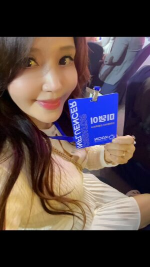 Lee Eun-mi Instagram - 인플루언서 협회 출범식 & 크리에이터 밋업행사에 초대받아 다녀왔어요

행사를 준비하느라
고생하신 모든 분들게
감사드려요❣️

그리고 오랫만에 송이언냐도 보고
모두 모두 만나서 
넘 넘 반가웠어용❤️
그리고 배네타 화이팅❣️

#인플루언서협회
#한국인플루언서콘텐츠협회
#팔각도
#달콤왕가탕후루
#배네타