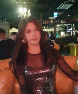 Lee Eun-mi Instagram - .
'임팩트브릿지' 화보 브랜드 볼룸 런칭파티 및 동해이사님 생파 다녀옴 ㅎㅎ
정작 생일이신 동해 이사님하고는 사진이 없네요😇
술도 못 먹고 지인도 없길래 
영상만 잔뜩 찍고 왔지용
틱톡으로 올릴게용❤ .
.
.
#임팩트브릿지
#미디어브릿지
#볼룸런칭
#화보 브랜드 런칭
#마스터서울
