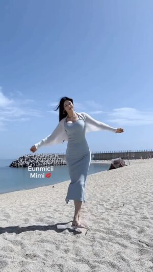 Lee Eun-mi Instagram - 여름 바다 쥬세요💙

#바다
#릴스타그램