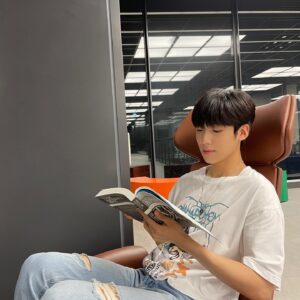 Lee Eun-sang Instagram - IDOL🖐
