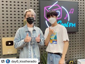 Lee Eun-sang Instagram - #Repost @day6_kisstheradio 
・・・
🌙
210902 <본인등판>
오구오구 우쭈쭈 짜란다짜란다
칭찬 백만번하게 만든 강아지.. 아니고 #은상 
그도그럴게 라이브를 두곡이나 불렀는데
세상에 그게.. ‼️
라디오에서 처음한 라이브였다구요!!
게다가 갓 태어난 아기처럼 너무 귀엽구요!!
말은 또 을매나 조곤조곤 잘했는지!!🤦🏻‍♀️💖
이 강아지.. 칭찬 울타리로 꽁꽁 가둬서
20021026번 박수받아 마땅👏🏻👏🏻
➕깜짝 등장한 웅이 아부지 반가웠어요😉
#키스더라디오 #데키라 #이은상 #lemonade