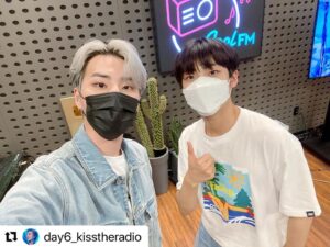Lee Eun-sang Instagram - #Repost @day6_kisstheradio 
・・・
🌙
210902 <본인등판>
오구오구 우쭈쭈 짜란다짜란다
칭찬 백만번하게 만든 강아지.. 아니고 #은상 
그도그럴게 라이브를 두곡이나 불렀는데
세상에 그게.. ‼️
라디오에서 처음한 라이브였다구요!!
게다가 갓 태어난 아기처럼 너무 귀엽구요!!
말은 또 을매나 조곤조곤 잘했는지!!🤦🏻‍♀️💖
이 강아지.. 칭찬 울타리로 꽁꽁 가둬서
20021026번 박수받아 마땅👏🏻👏🏻
➕깜짝 등장한 웅이 아부지 반가웠어요😉
#키스더라디오 #데키라 #이은상 #lemonade