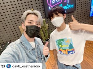 Lee Eun-sang Instagram - #Repost @day6_kisstheradio 
・・・
🌙
210902 <본인등판>
오구오구 우쭈쭈 짜란다짜란다
칭찬 백만번하게 만든 강아지.. 아니고 #은상 
그도그럴게 라이브를 두곡이나 불렀는데
세상에 그게.. ‼️
라디오에서 처음한 라이브였다구요!!
게다가 갓 태어난 아기처럼 너무 귀엽구요!!
말은 또 을매나 조곤조곤 잘했는지!!🤦🏻‍♀️💖
이 강아지.. 칭찬 울타리로 꽁꽁 가둬서
20021026번 박수받아 마땅👏🏻👏🏻
➕깜짝 등장한 웅이 아부지 반가웠어요😉
#키스더라디오 #데키라 #이은상 #lemonade