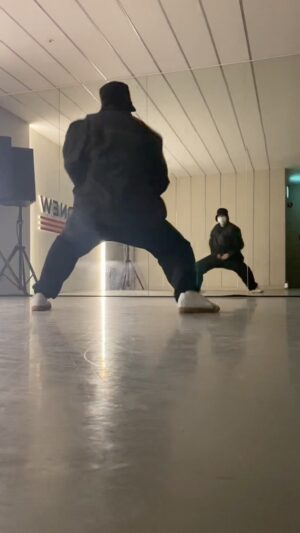 Lee Eun-sang Instagram - Choreography by me🖐