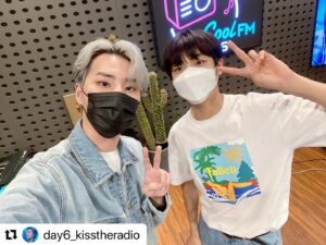Lee Eun-sang Instagram - #Repost @day6_kisstheradio 
・・・
🌙
210902 <본인등판>
오구오구 우쭈쭈 짜란다짜란다
칭찬 백만번하게 만든 강아지.. 아니고 #은상 
그도그럴게 라이브를 두곡이나 불렀는데
세상에 그게.. ‼️
라디오에서 처음한 라이브였다구요!!
게다가 갓 태어난 아기처럼 너무 귀엽구요!!
말은 또 을매나 조곤조곤 잘했는지!!🤦🏻‍♀️💖
이 강아지.. 칭찬 울타리로 꽁꽁 가둬서
20021026번 박수받아 마땅👏🏻👏🏻
➕깜짝 등장한 웅이 아부지 반가웠어요😉
#키스더라디오 #데키라 #이은상 #lemonade