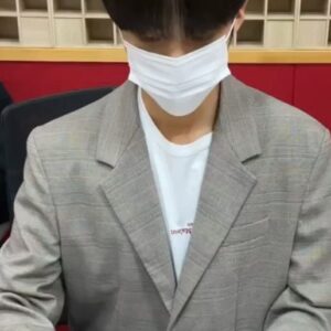 Lee Eun-sang Instagram - #Repost @stationz89.1 
・・・
[#UNBOXING]
실시간 문자창에 쇄도했던 제보
"은상이 오늘 하이텐션이네!!!"
그만큼,, 우리 은상이 텐션이,,
역대급으로 높으셨다는 거지🥳

형아들이랑 같이 방송한다고
짱신난 브랜뉴뮤직 막내 은상큼이
웅아버지한테 부둥부둥 사랑 받고
짱디씨 형아들한테 우쭈쭈 귀염 받고
벌칙도 갓벽하게 해내고 (핸섬 노비)
은상이 덕분에 비타민 1026% 충전💛

➕ 과즙 팡팡 터지는 인간레몬 셀카
➕ 세상 진지하게 문자 답장 쓰는듕
(ft. 막둥이한테 대유관심인 형아들)
➕ 노비 의상 입으러 가는 은상이

#스테이션제트 #스테이션Z
#LEEEUNSANG #이은상