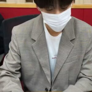 Lee Eun-sang Instagram - #Repost @stationz89.1 
・・・
[#UNBOXING]
실시간 문자창에 쇄도했던 제보
"은상이 오늘 하이텐션이네!!!"
그만큼,, 우리 은상이 텐션이,,
역대급으로 높으셨다는 거지🥳

형아들이랑 같이 방송한다고
짱신난 브랜뉴뮤직 막내 은상큼이
웅아버지한테 부둥부둥 사랑 받고
짱디씨 형아들한테 우쭈쭈 귀염 받고
벌칙도 갓벽하게 해내고 (핸섬 노비)
은상이 덕분에 비타민 1026% 충전💛

➕ 과즙 팡팡 터지는 인간레몬 셀카
➕ 세상 진지하게 문자 답장 쓰는듕
(ft. 막둥이한테 대유관심인 형아들)
➕ 노비 의상 입으러 가는 은상이

#스테이션제트 #스테이션Z
#LEEEUNSANG #이은상