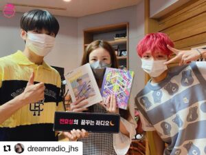 Lee Eun-sang Instagram - #Repost @dreamradio_jhs 
・・・
💫꿈꾸는 라디오💫

오늘 꿈꾸라는 청과센터 그 자체였다 아닙니까~?

상큼 레몬보이 이은상🍋& 큐티섹시 체리보이 손동표🍒
꿈꾸라 <퀴즈! 음악중심>을 
종합 과일 바구니로 만들어준 과일뽀이들❣️

두분 노래로 #Lemonade 로 청량 톡톡
#Splash 로 매콤함도 톡톡 
맵단짠 매력 느낄 수 있으니까!
두 사람 노래도 많관부❣️

#MBC #라디오 #MBC라디오 #FM4U #전효성 
#꿈꾸는라디오 #꿈꾸라 #전효성의꿈꾸는라디오
#이은상 #손동표 #미래소년
