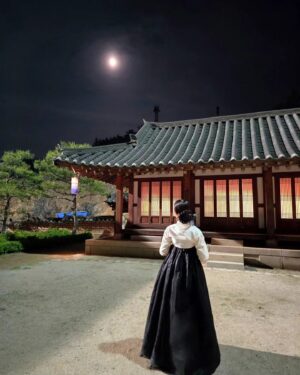 Lee Ga-ryeong Instagram - #보름달

행복행~